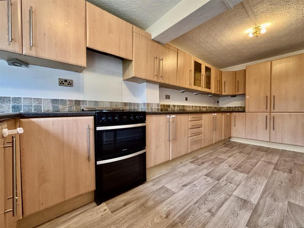 Pentland Avenue, Clayton, Bradford photo 4