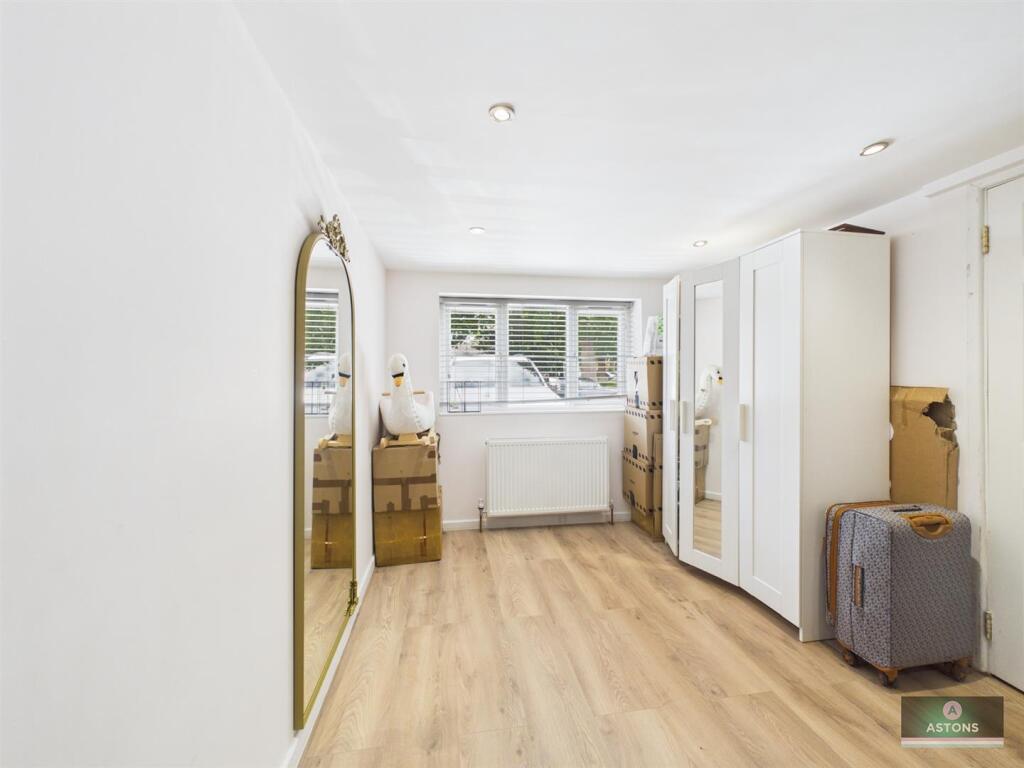 House in Crawley, Worth - More