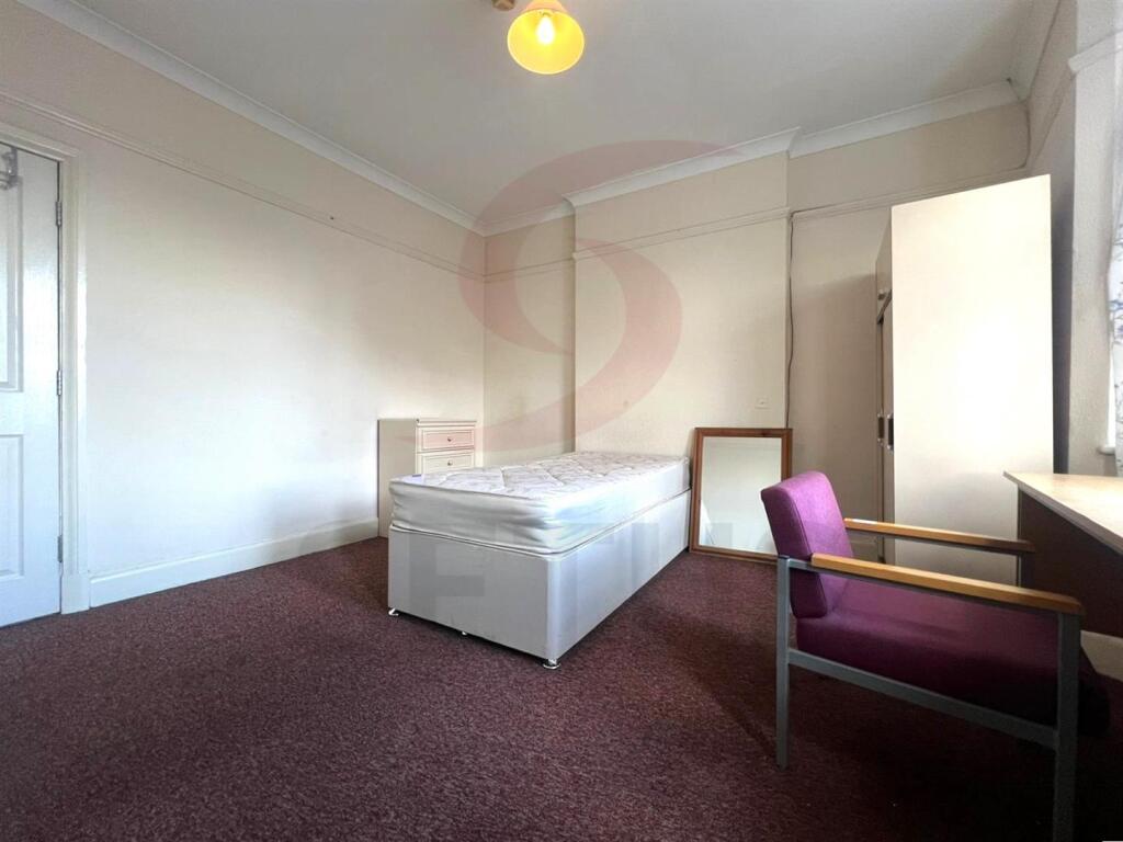 House in Leicester, Aylestone Park - View 2