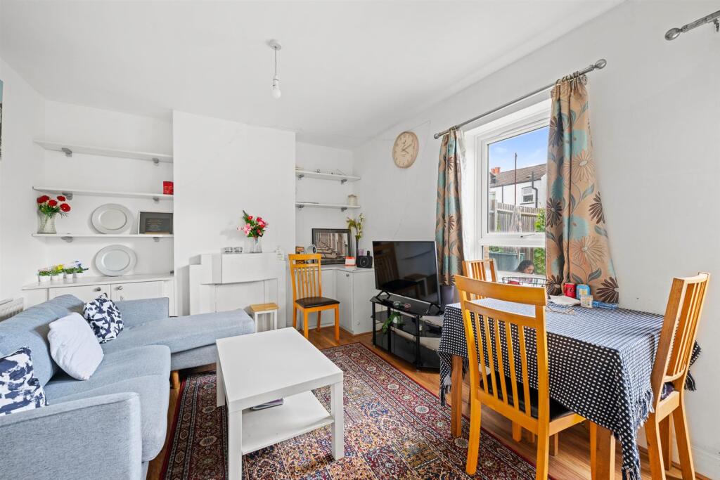 House in London - View 3