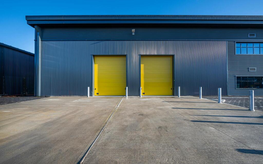 UNIT 1B WATCHMOOR POINT CAMBERLEY_016.jpg