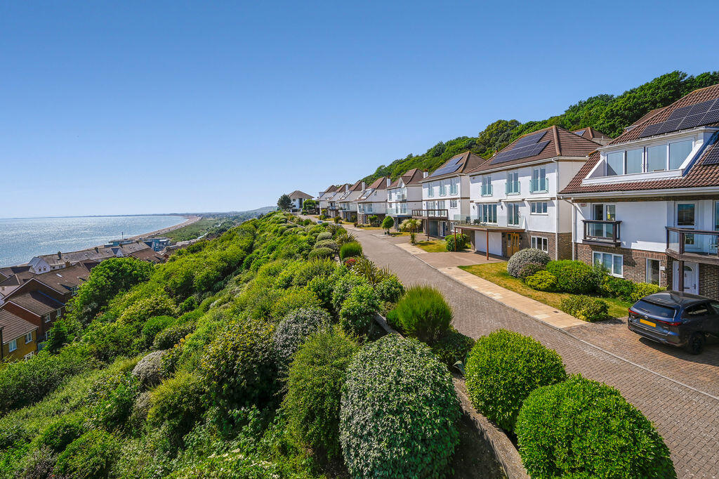 House in Folkestone, Golden Valley, Sandgate - View 2