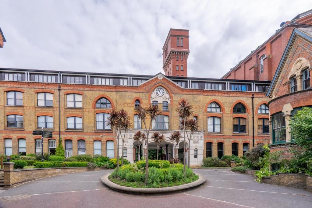 1-bed apartment on 60 Fairfield Road, London, E3, £339,950