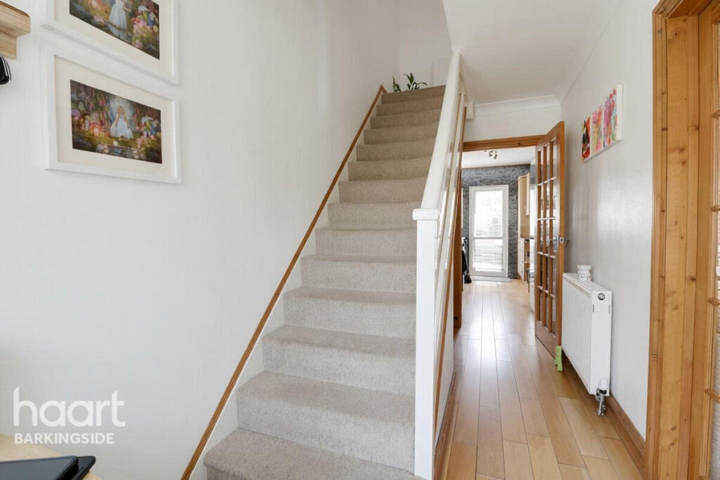 Manford Cross, Chigwell photo 4