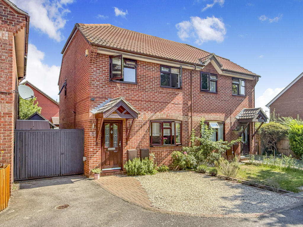 3-bed semi-detached on Strawberry Fields, Tadley, RG26, £375,000