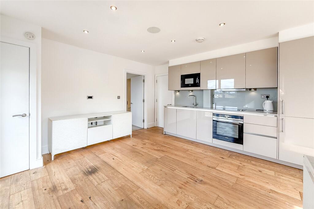 Apartment in St Albans, Harpenden - View 5