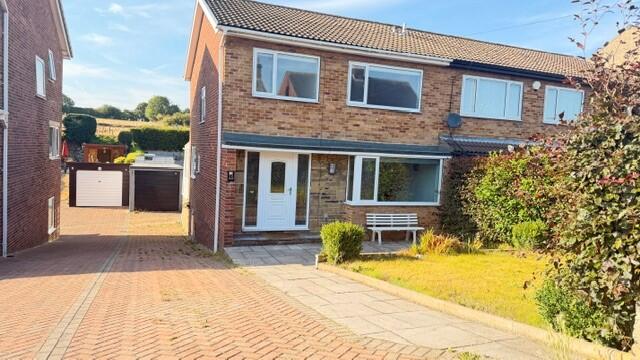 Main image of property: Quarryfields, Mirfield, WF14 0NT