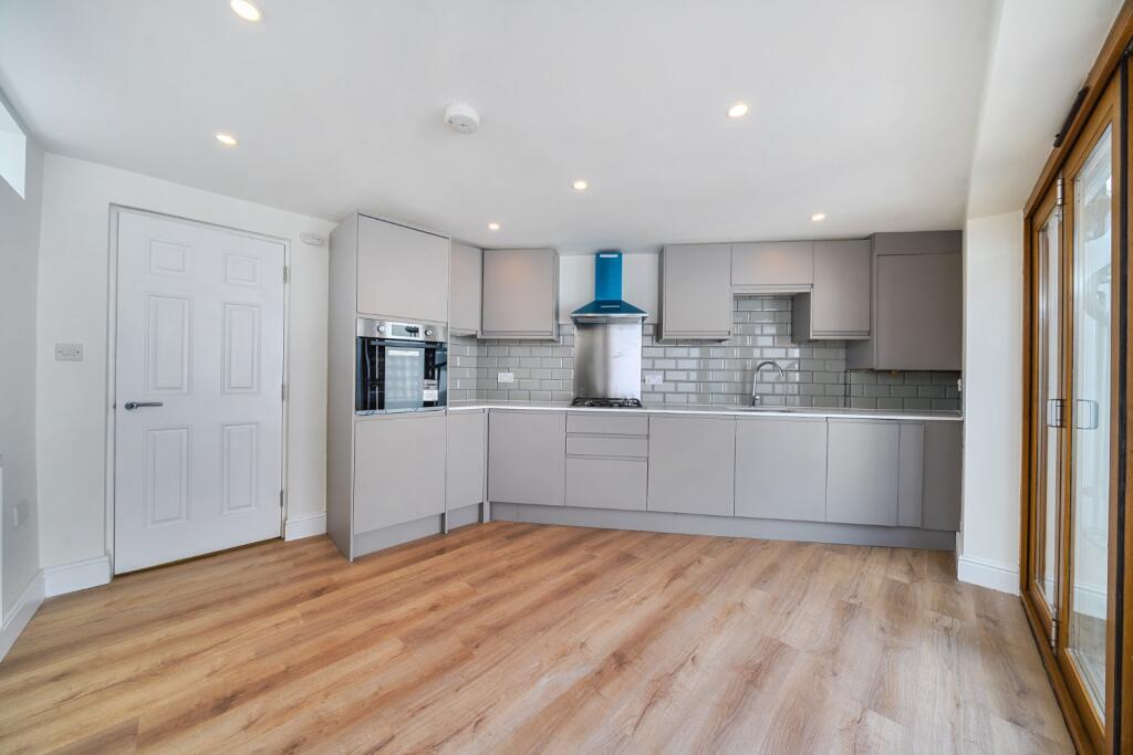 House in London - View 5