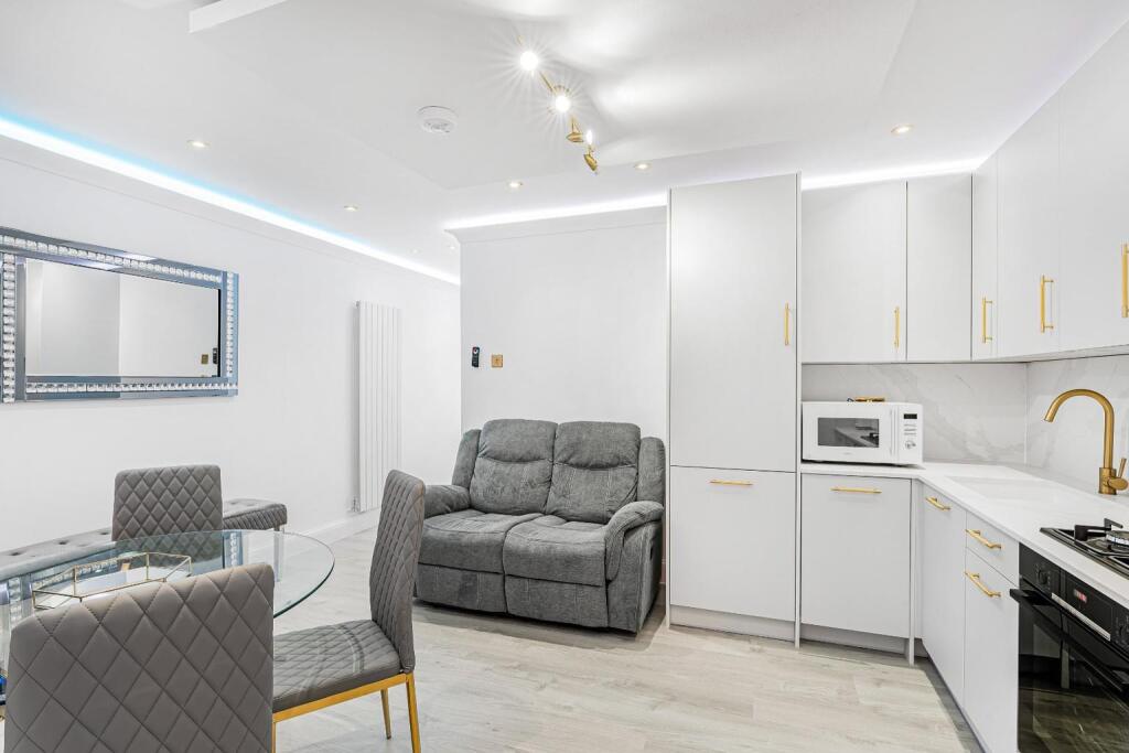 Apartment in London - More