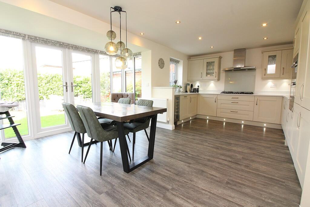 Spruce Meadow, Stotfold, Hitchin, SG5 photo 2