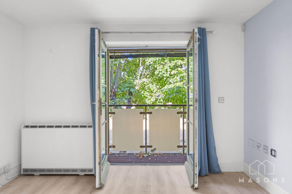 Apartment in North Hertfordshire, Hertfordshire - View 3