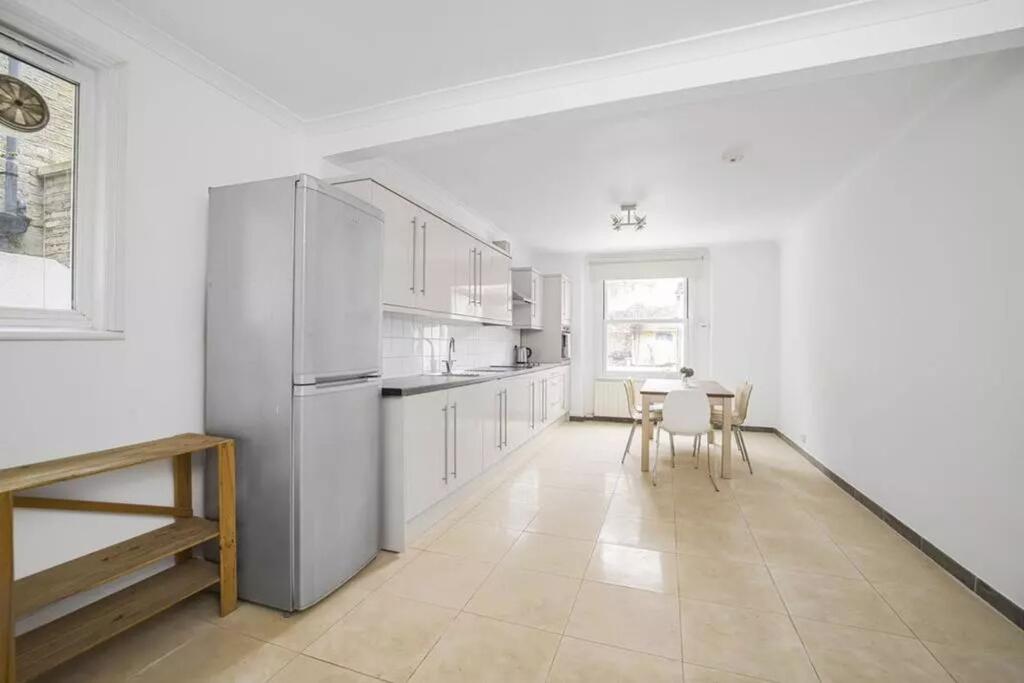 House in London - View 5