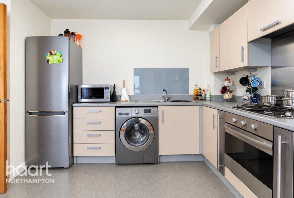 Apartment in Northampton, West Northamptonshire - View 4