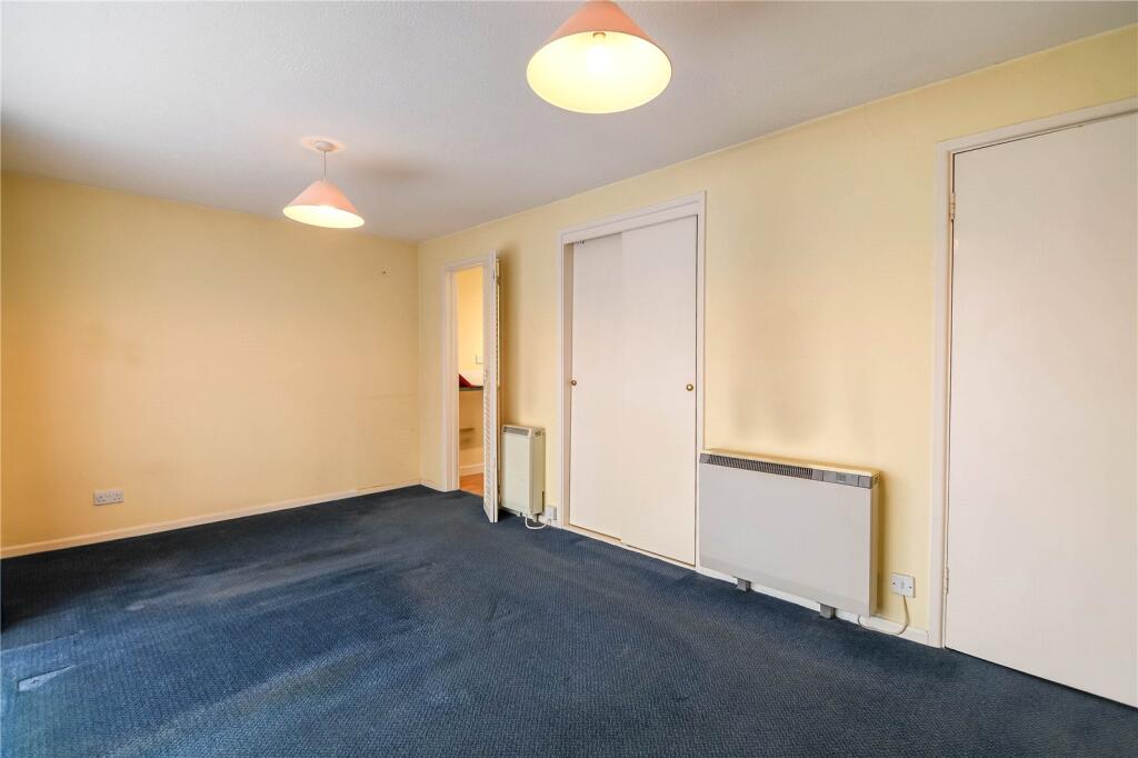 London Road, Newbury, Berkshire, RG14 - View 4