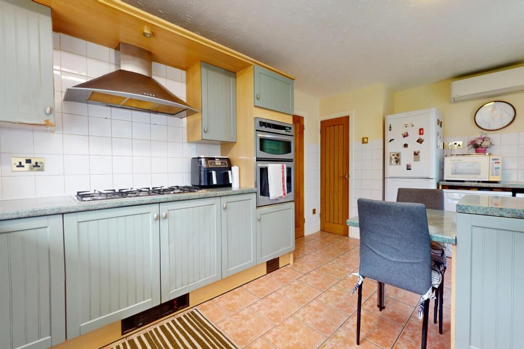 Stirchley Village, Telford, Shropshire, TF3 1DY photo 4