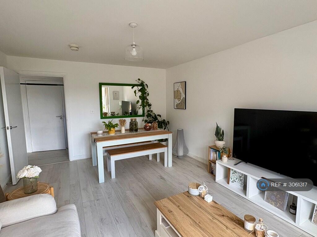 Apartment in Milton Keynes, Bedford - View 2