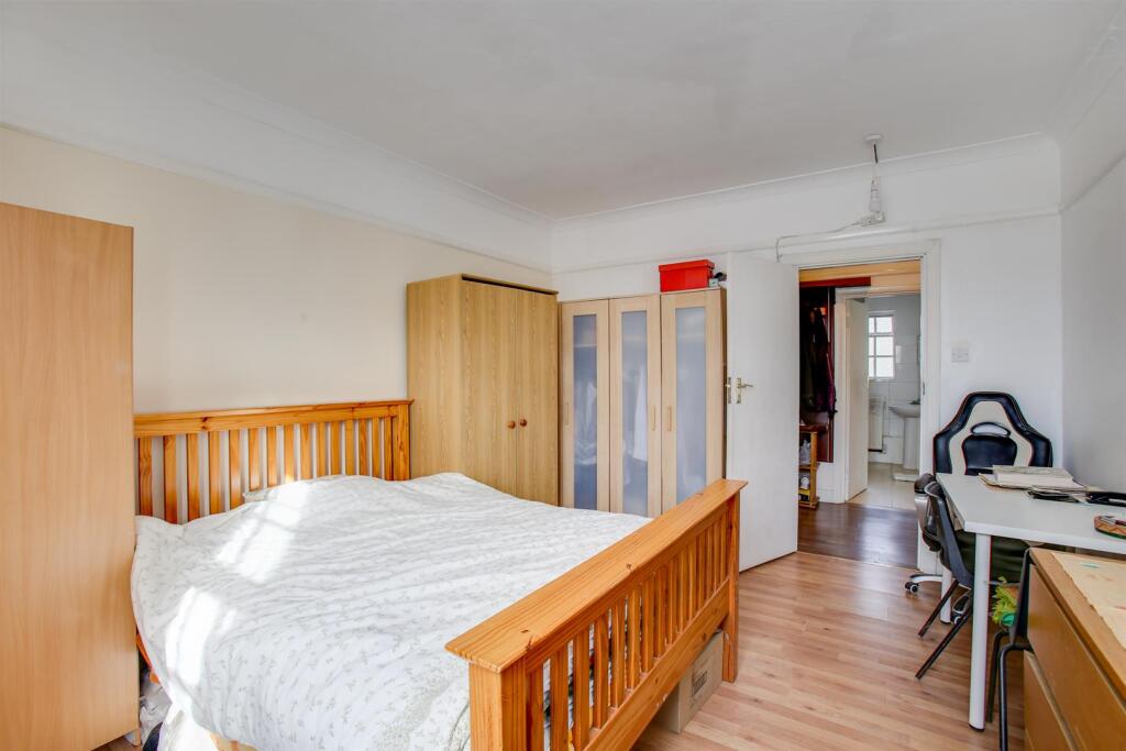 Apartment in London - More