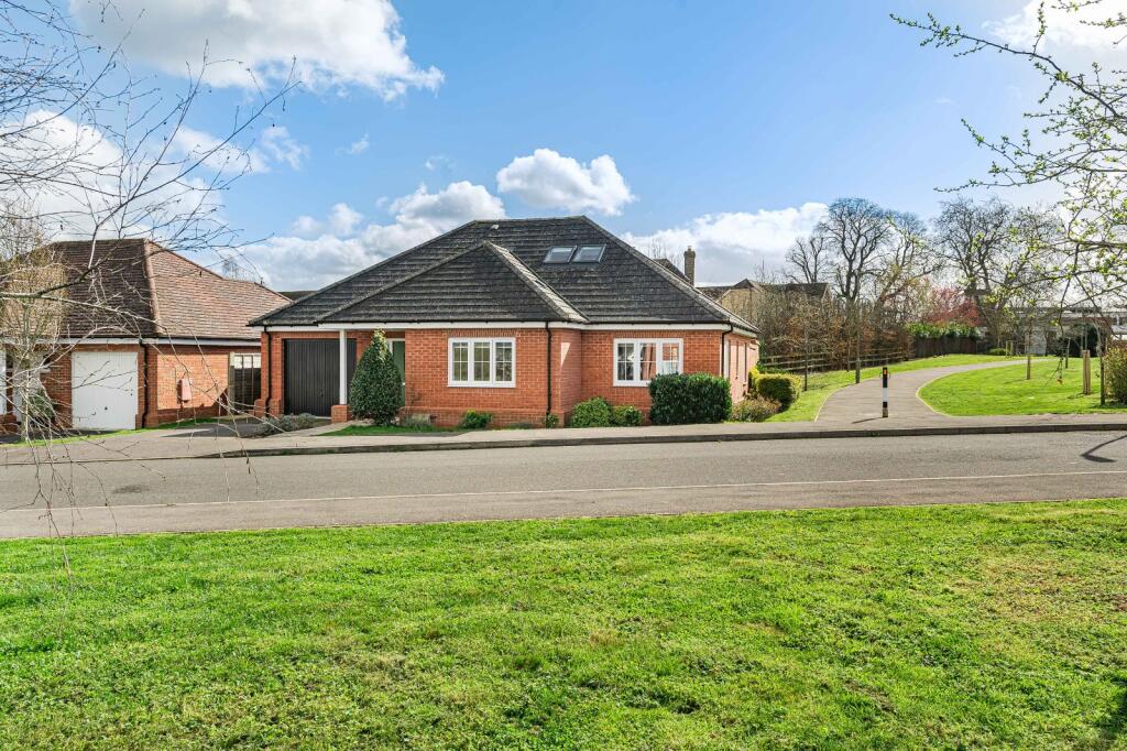 Main image of property: Weavers Branch, Thame, OX9