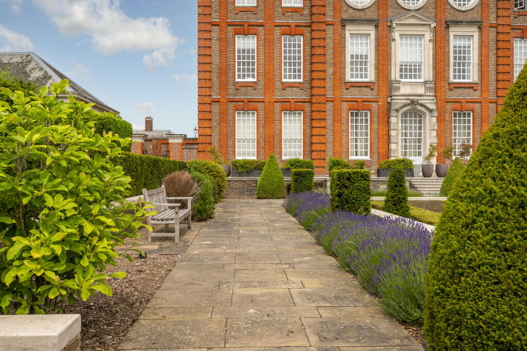 Apartment in London - View 5