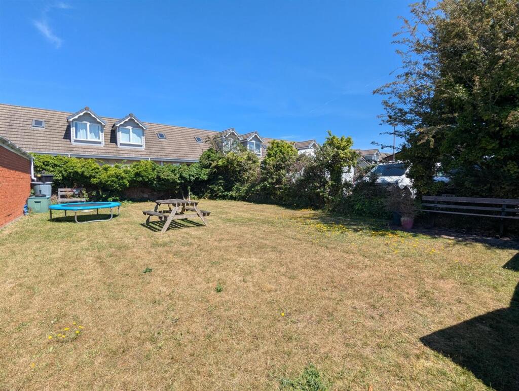 East Yar Road, Sandown - View 2