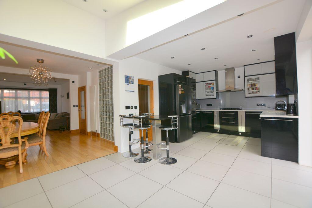 Sylvia Avenue  photo 3