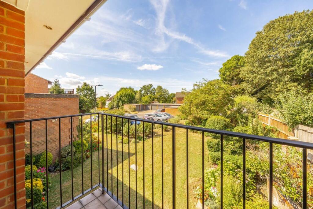 Apartment in London - More