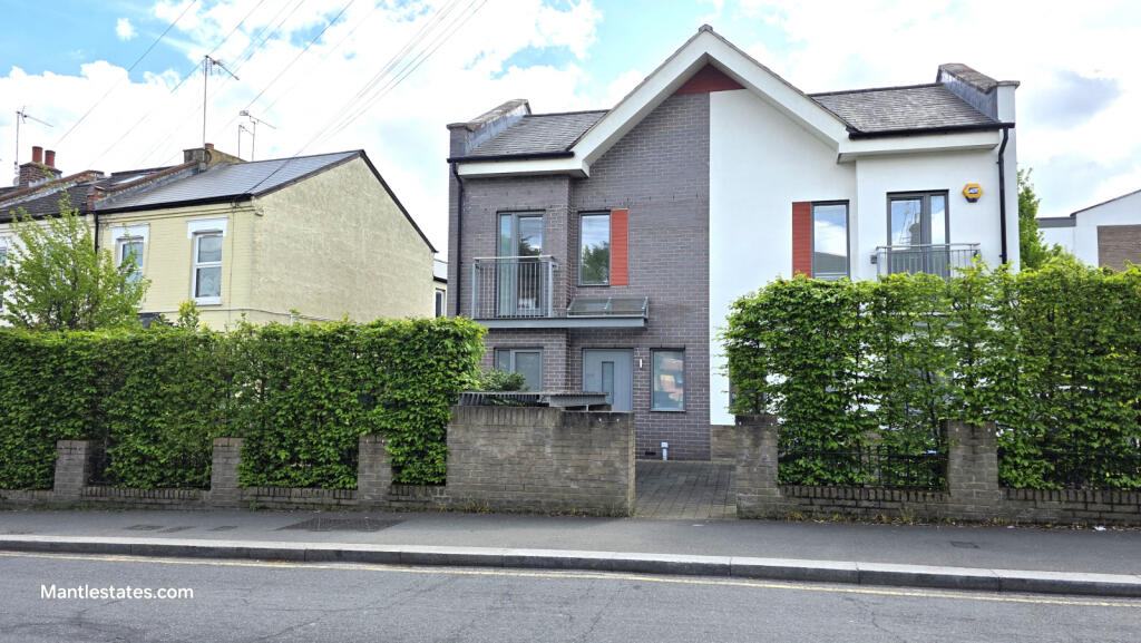 Main image of property: Victoria Road, New Barnet EN4