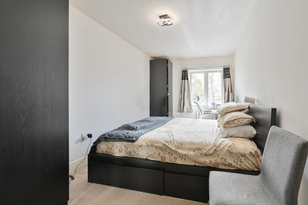 Apartment in Harrow - View 5
