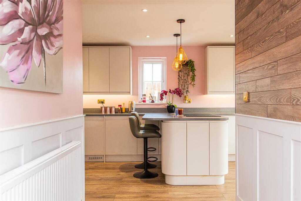 House in Desborough, North Northamptonshire - More