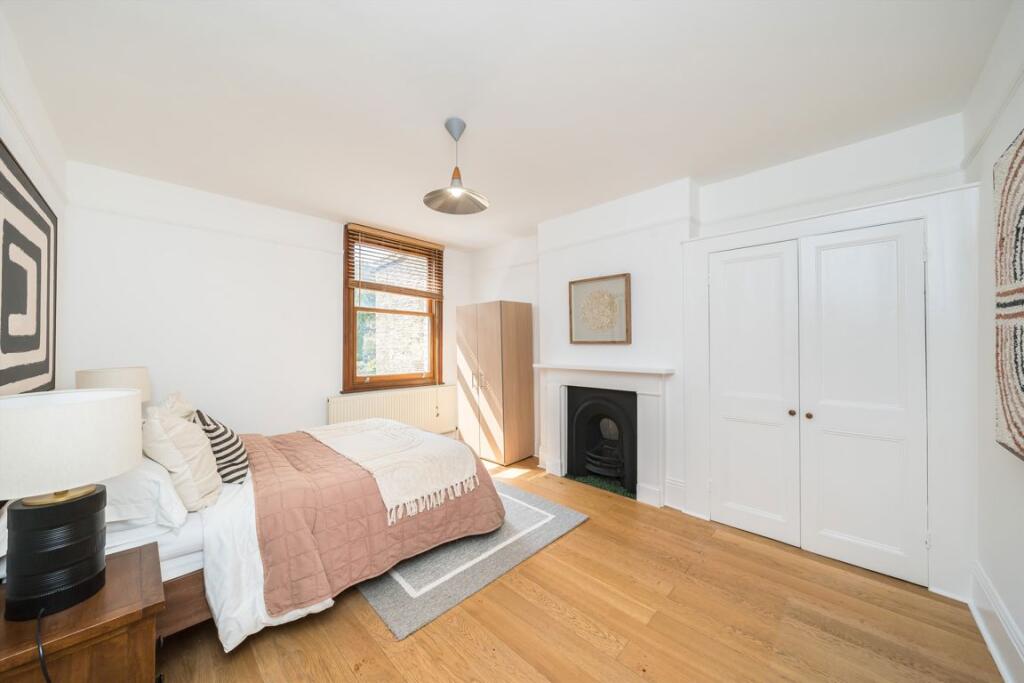 House in London - View 5