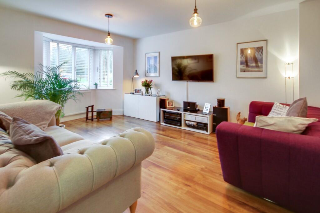 Wychwood Place, RH10 photo 3