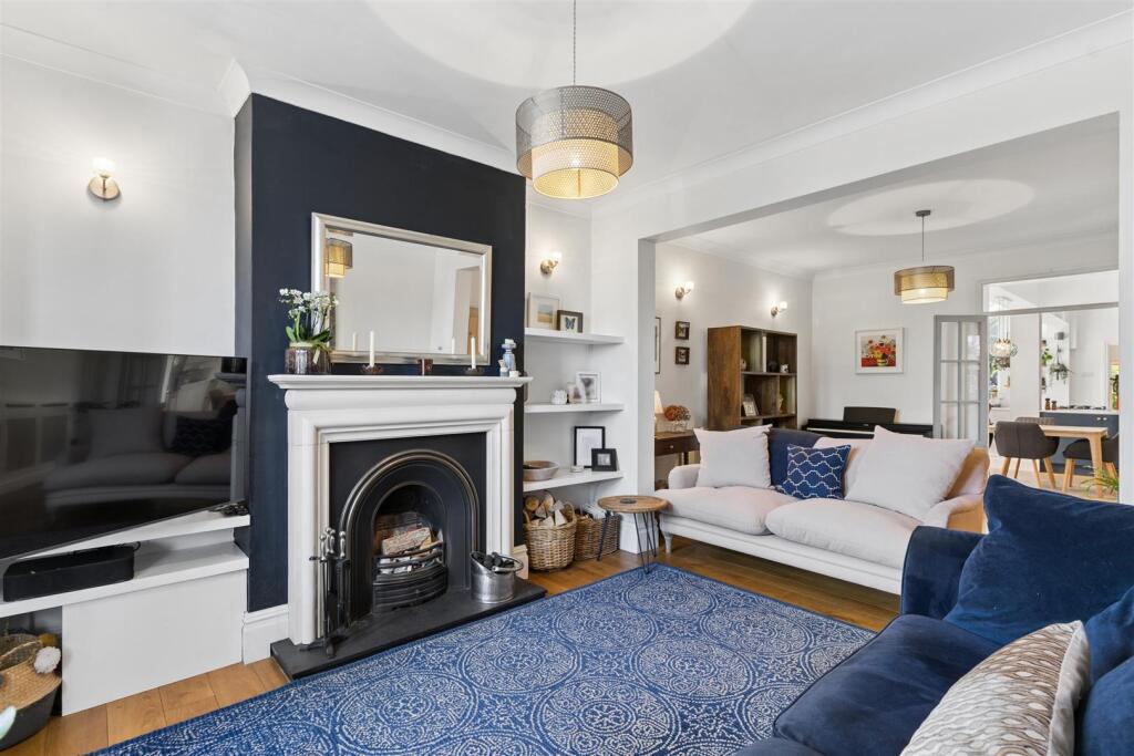 House in Newport Pagnell, Poets Estate - View 3