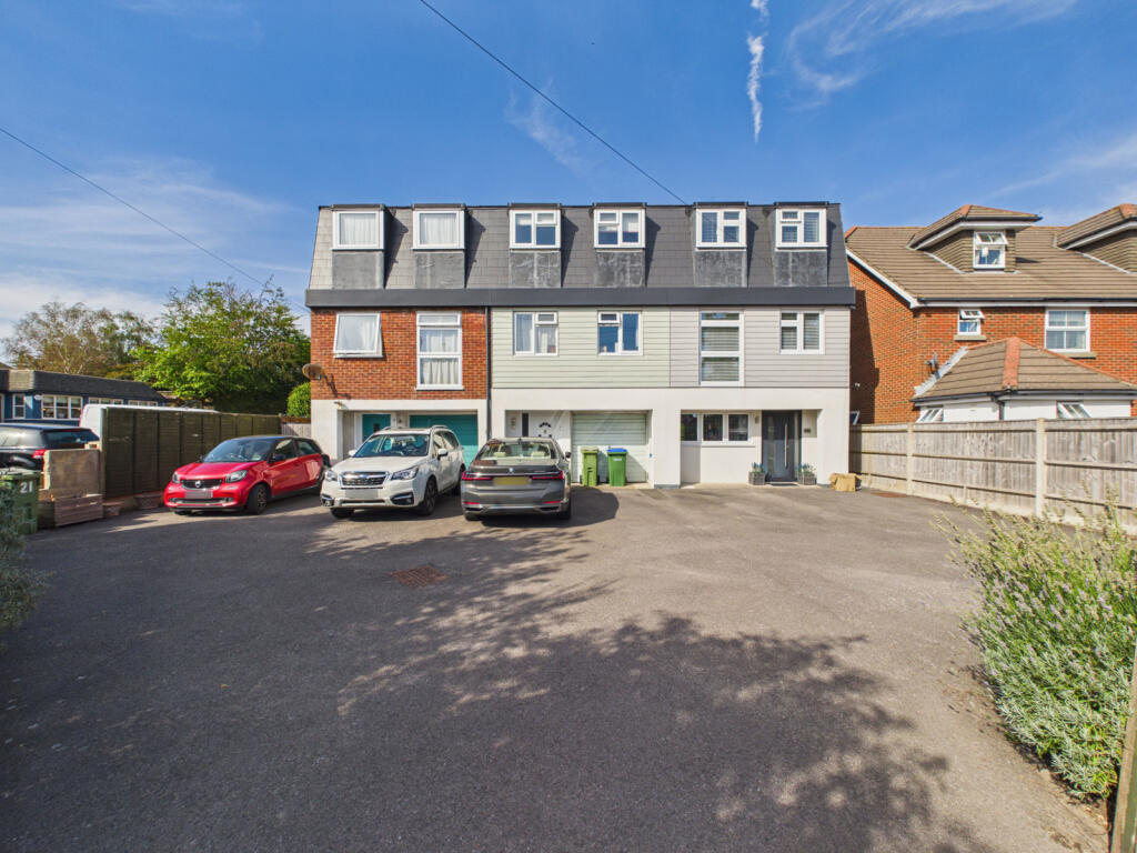 Main image of property: Warsash, SO31