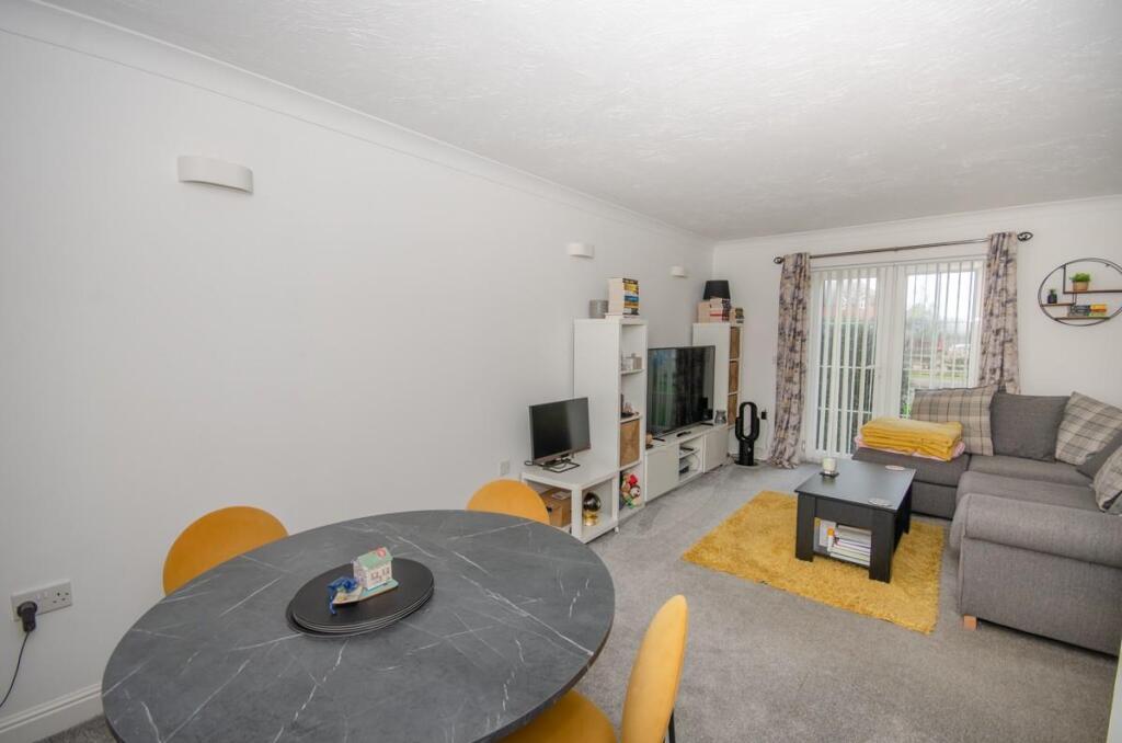 Apartment in Bristol, Emersons Green - View 3