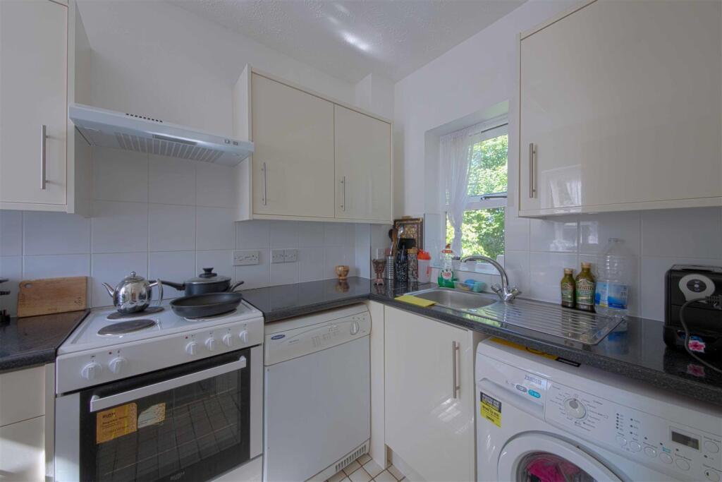 Apartment in Hemel Hempstead - View 5