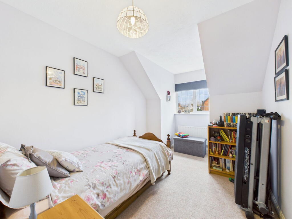 Tennyson Close, Horsham image 4