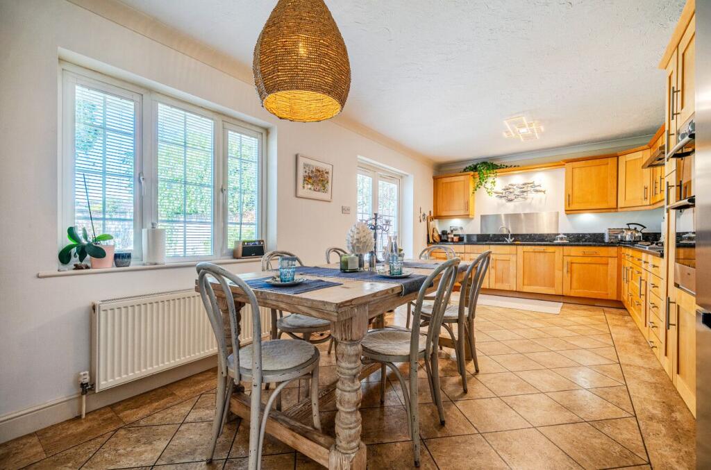 House in Highcliffe-on-Sea, Highcliffe and Walkford - More