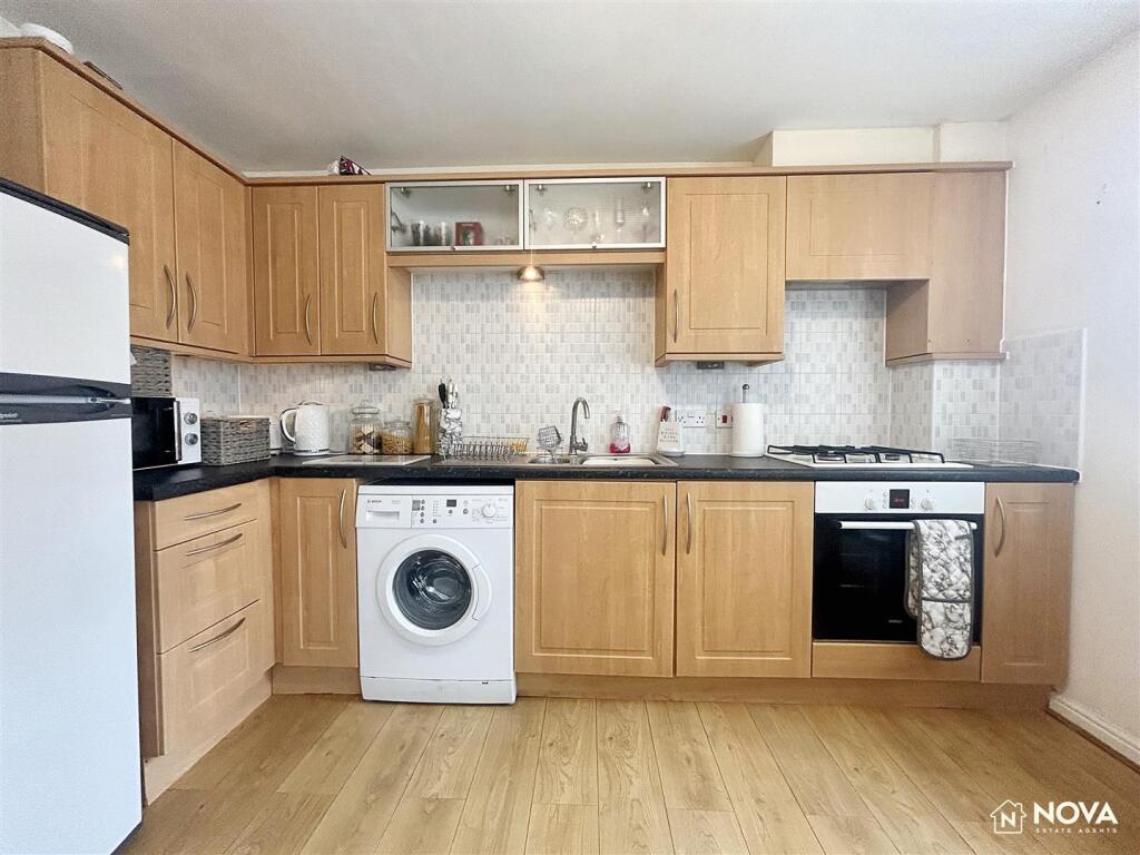 Apartment in Dunstable, Central Bedfordshire - More