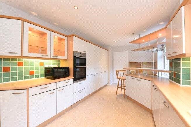 Grosvenor Court, Hawley, Camberley, Surrey, GU17 photo 4
