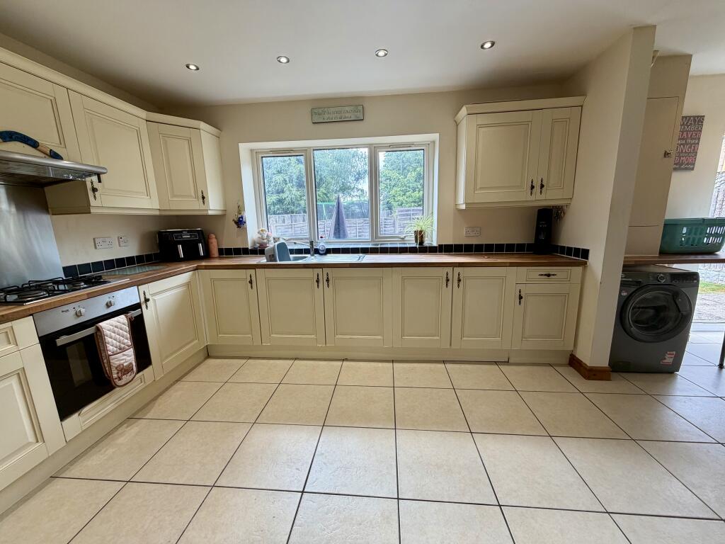 Fallowfield Road, Elmdon, Solihull photo 5