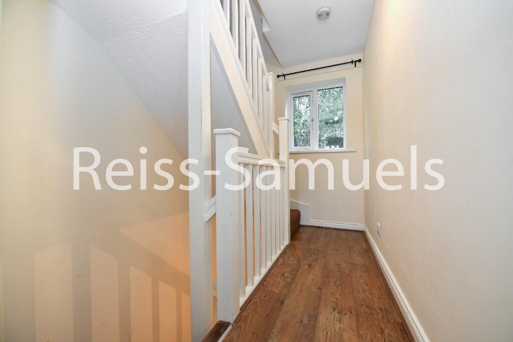 5 bedroom semi-detached house for rent
