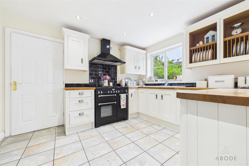 Windsor Close, Rugeley, Staffordshire photo 4