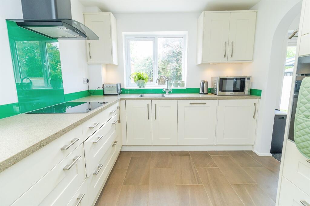 Carina Drive, Leighton Buzzard photo 4