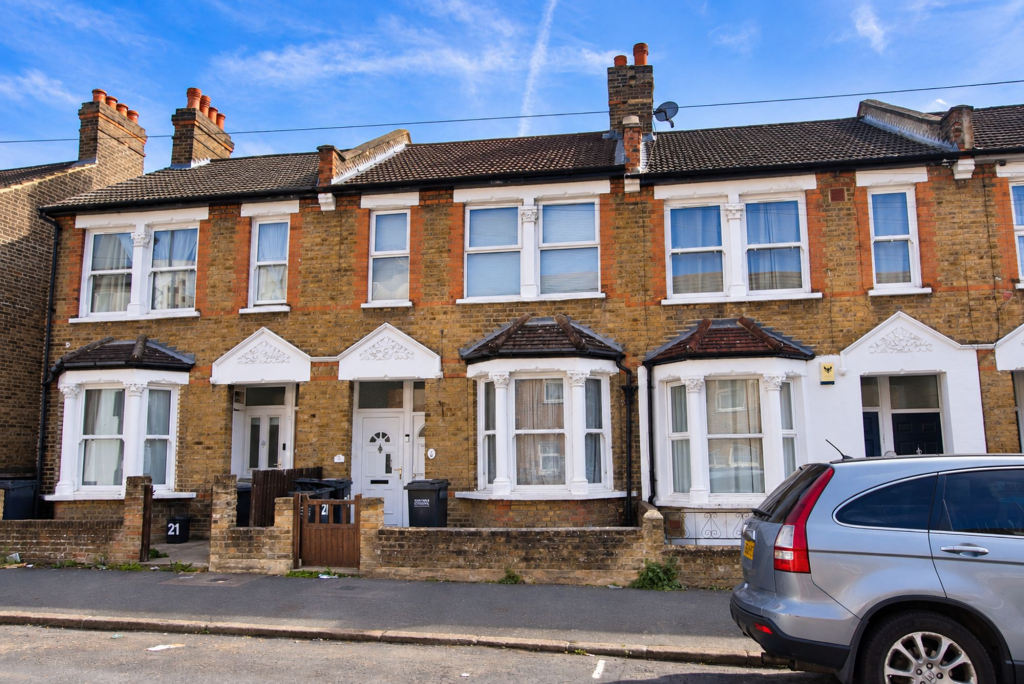 1-bed flat on Gillett Road, Thornton Heath, CR7, £150,000