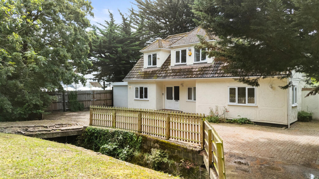 4-bed detached on Rayleigh Road, Leigh on sea, SS9, £550,000