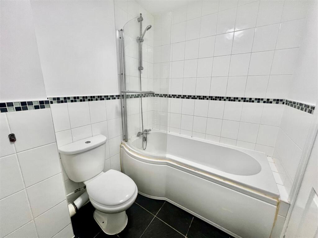 Apartment in Southend-on-Sea - More