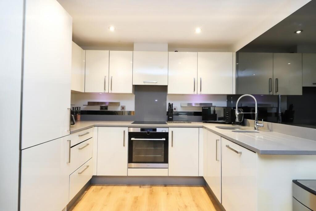 Reservoir Road, Ruislip – pohled 5