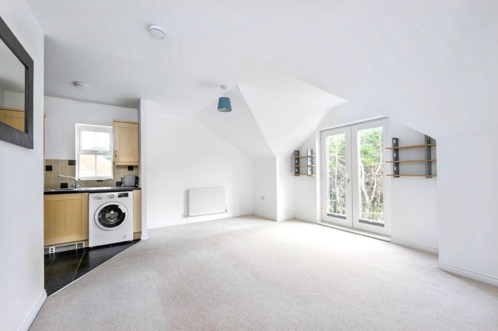 Apartment in Fareham, Hill Park - View 3