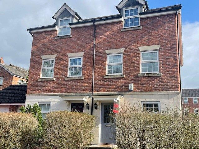 4-bed house on Moss Chase, Macclesfield, SK11 7WJ, £345,000