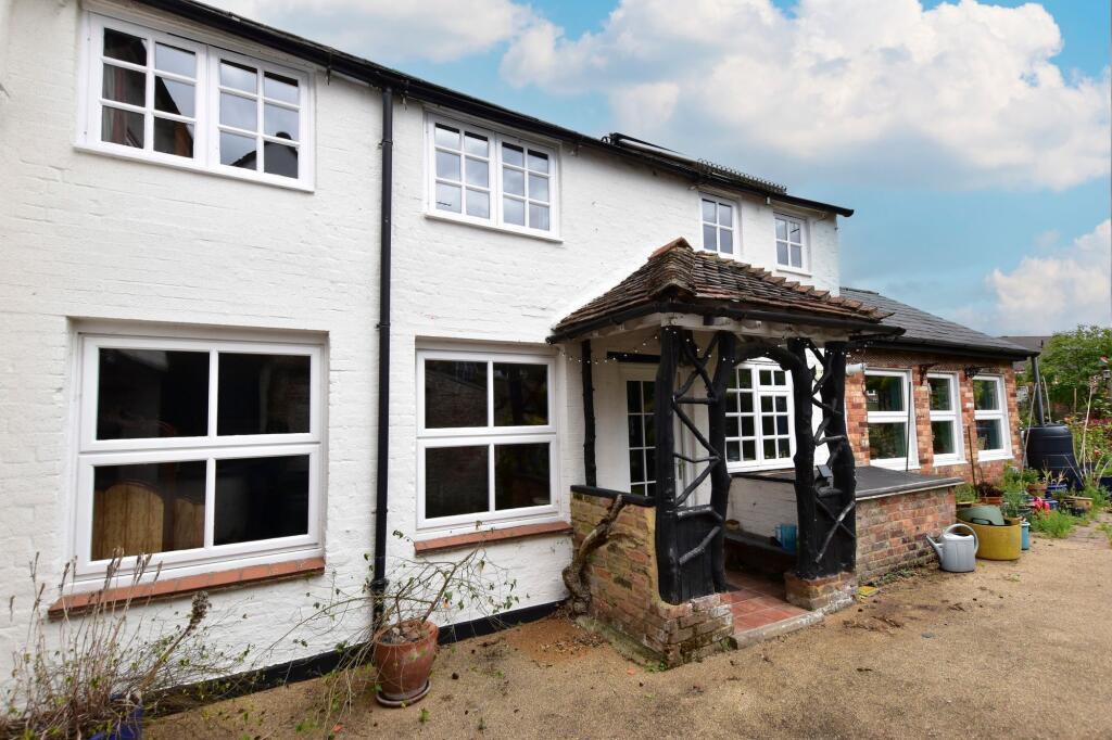 Main image of property: High Street, Abbots Langley, WD5